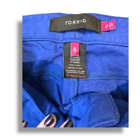 Women’s torrid 14 Electric Blue Mid Rise Ankle Crop Pant - Picture 3 of 7